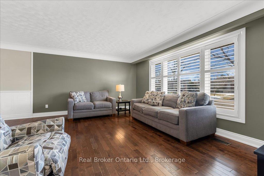 Photo 5 of 65 Cameo Avenue, Hamilton, Macassa — HOMEH