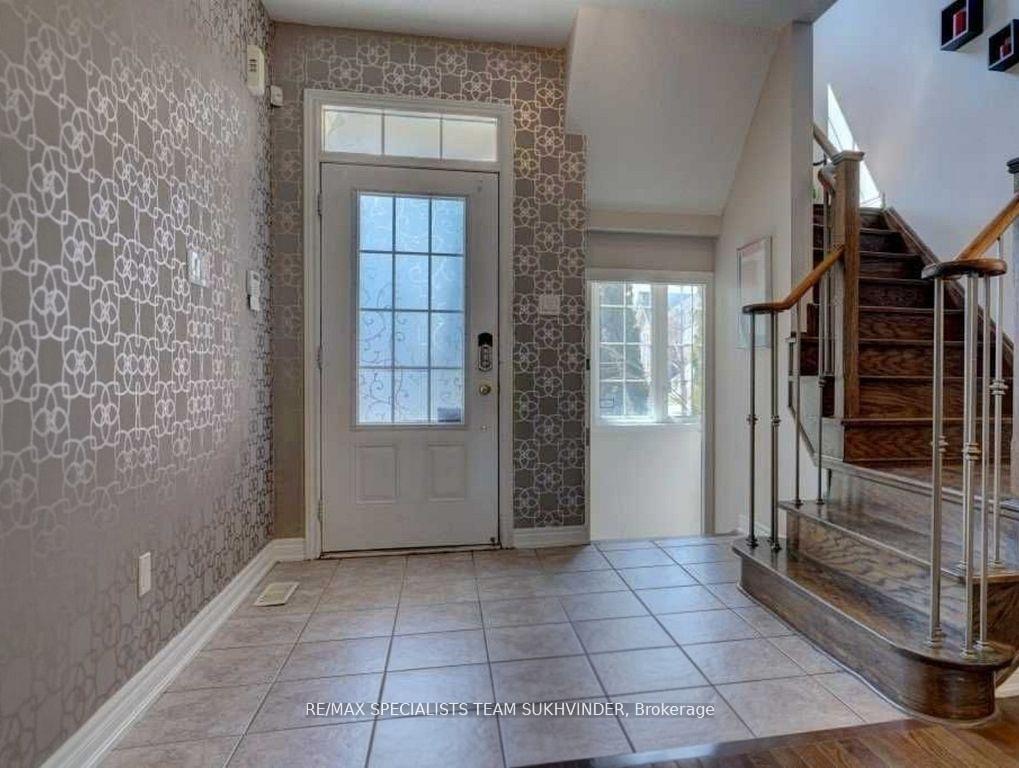Photo 2 of Unit Upper, 62 Begonia Crescent, Brampton, Northwest Sandalwood Parkway — HOMEH