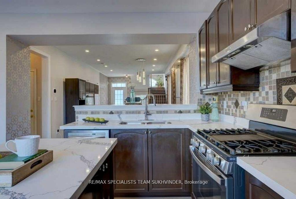 Photo 4 of Unit Upper, 62 Begonia Crescent, Brampton, Northwest Sandalwood Parkway — HOMEH