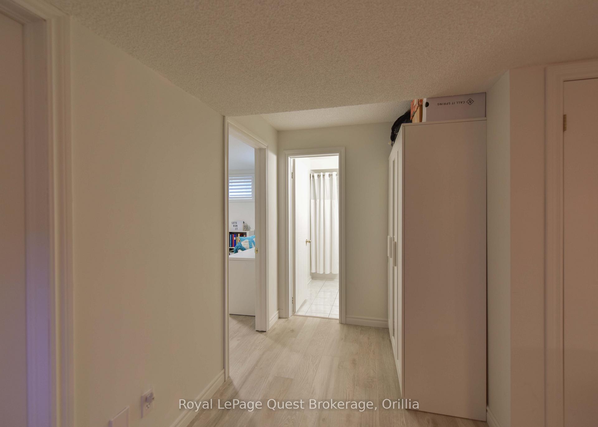 Photo 3 of 472 Ferndale Drive N, Barrie, Northwest — HOMEH