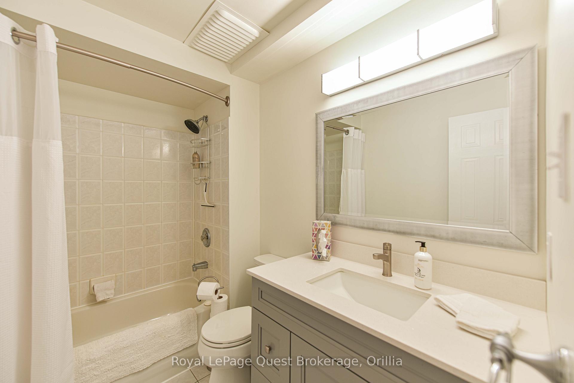 Photo 4 of 472 Ferndale Drive N, Barrie, Northwest — HOMEH