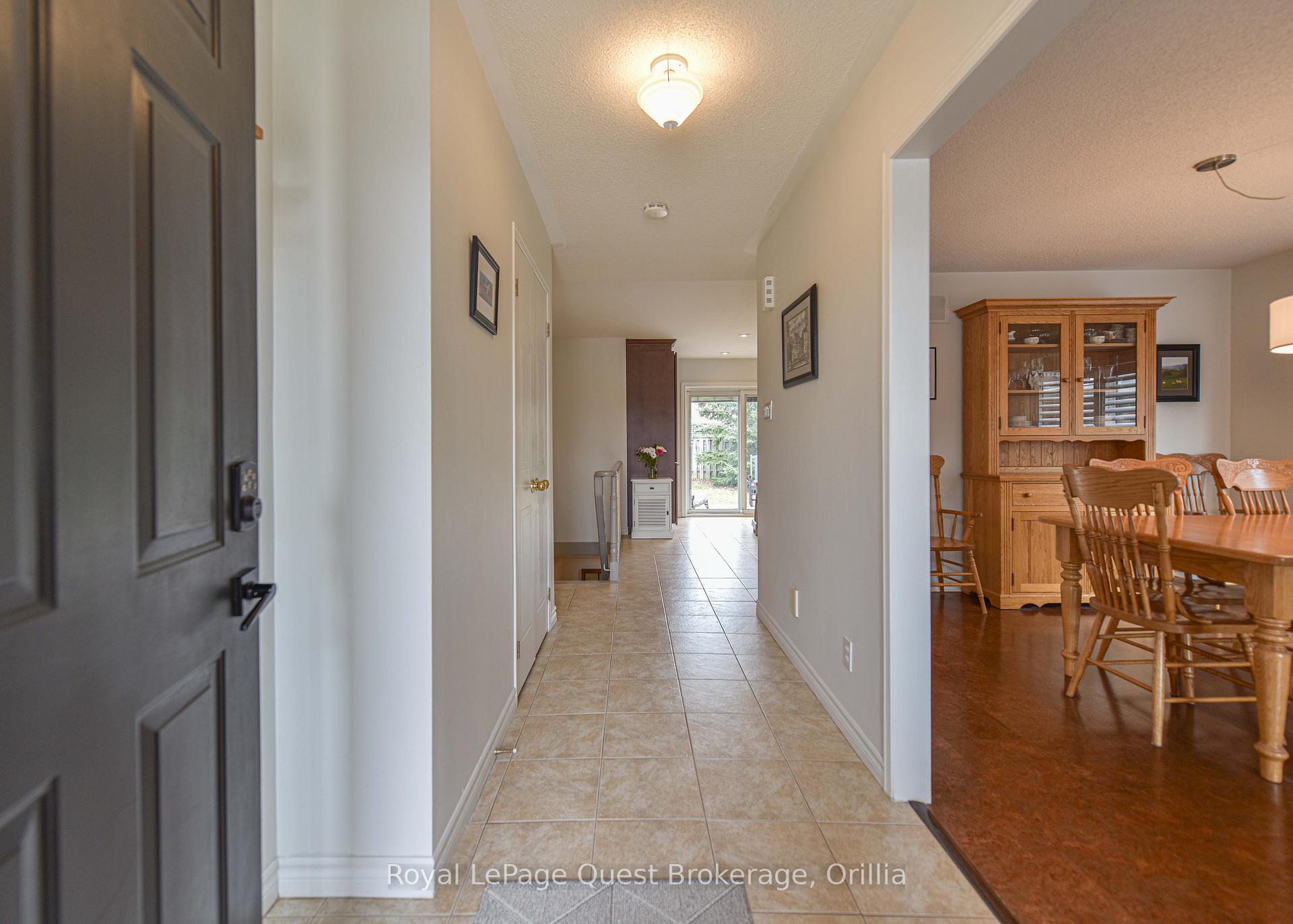 Photo 14 of 472 Ferndale Drive N, Barrie, Northwest — HOMEH