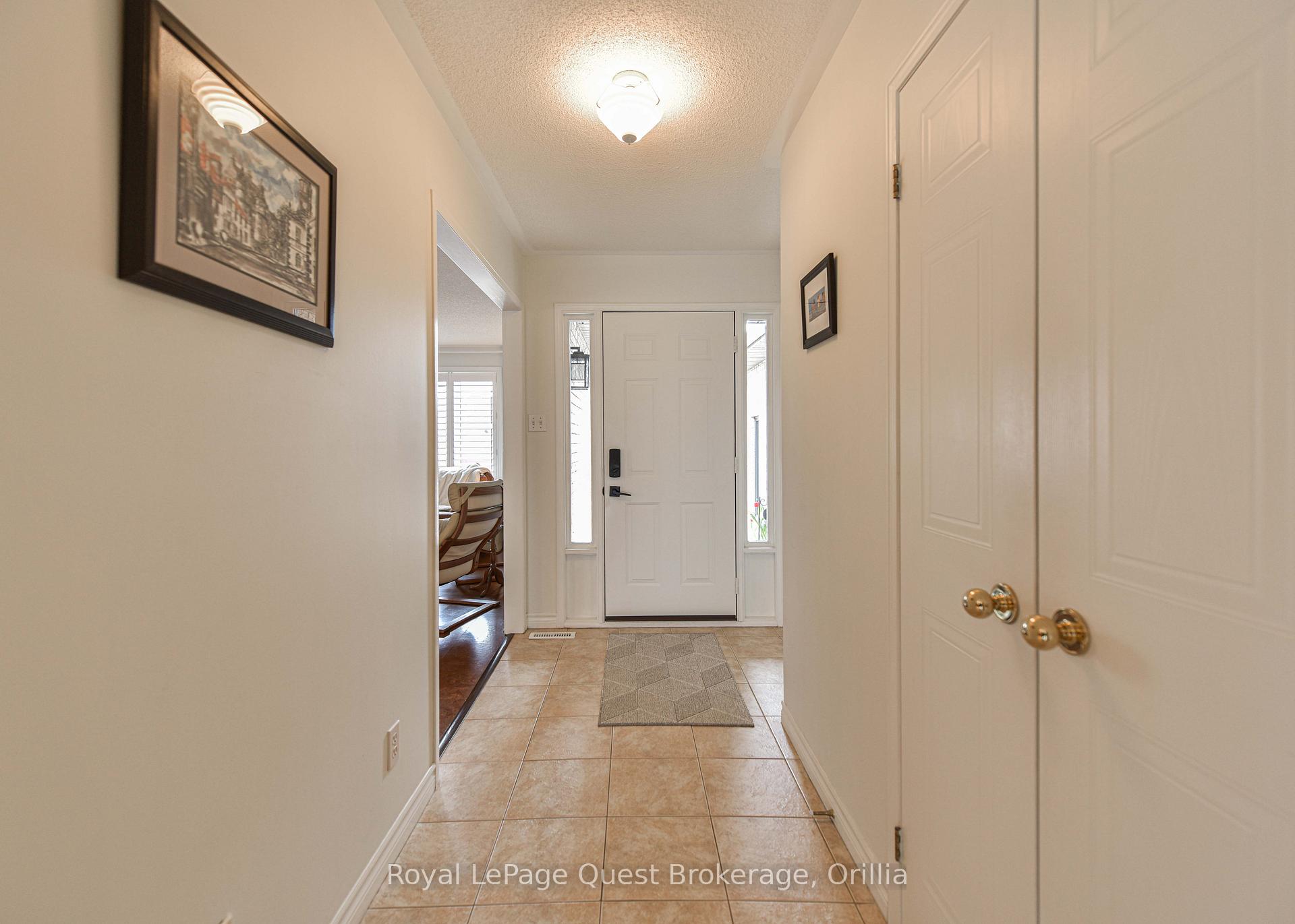 Photo 15 of 472 Ferndale Drive N, Barrie, Northwest — HOMEH