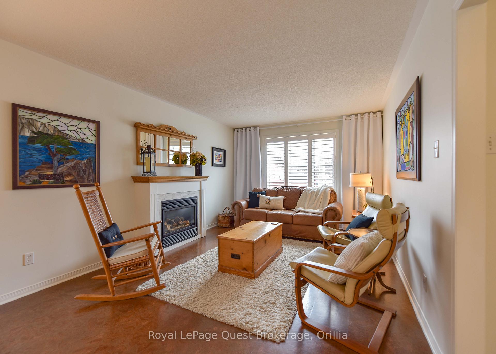 Photo 16 of 472 Ferndale Drive N, Barrie, Northwest — HOMEH