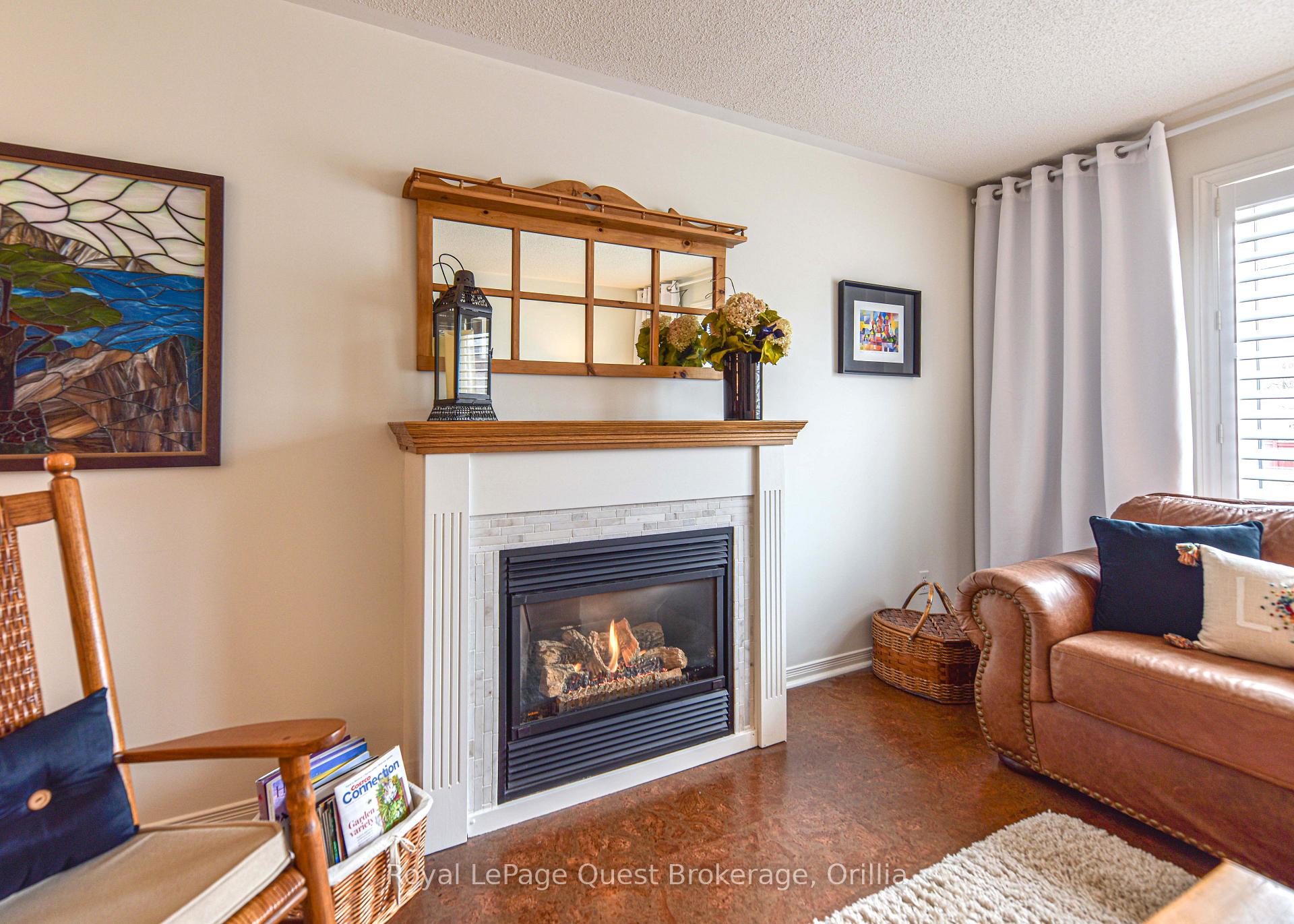 Photo 17 of 472 Ferndale Drive N, Barrie, Northwest — HOMEH