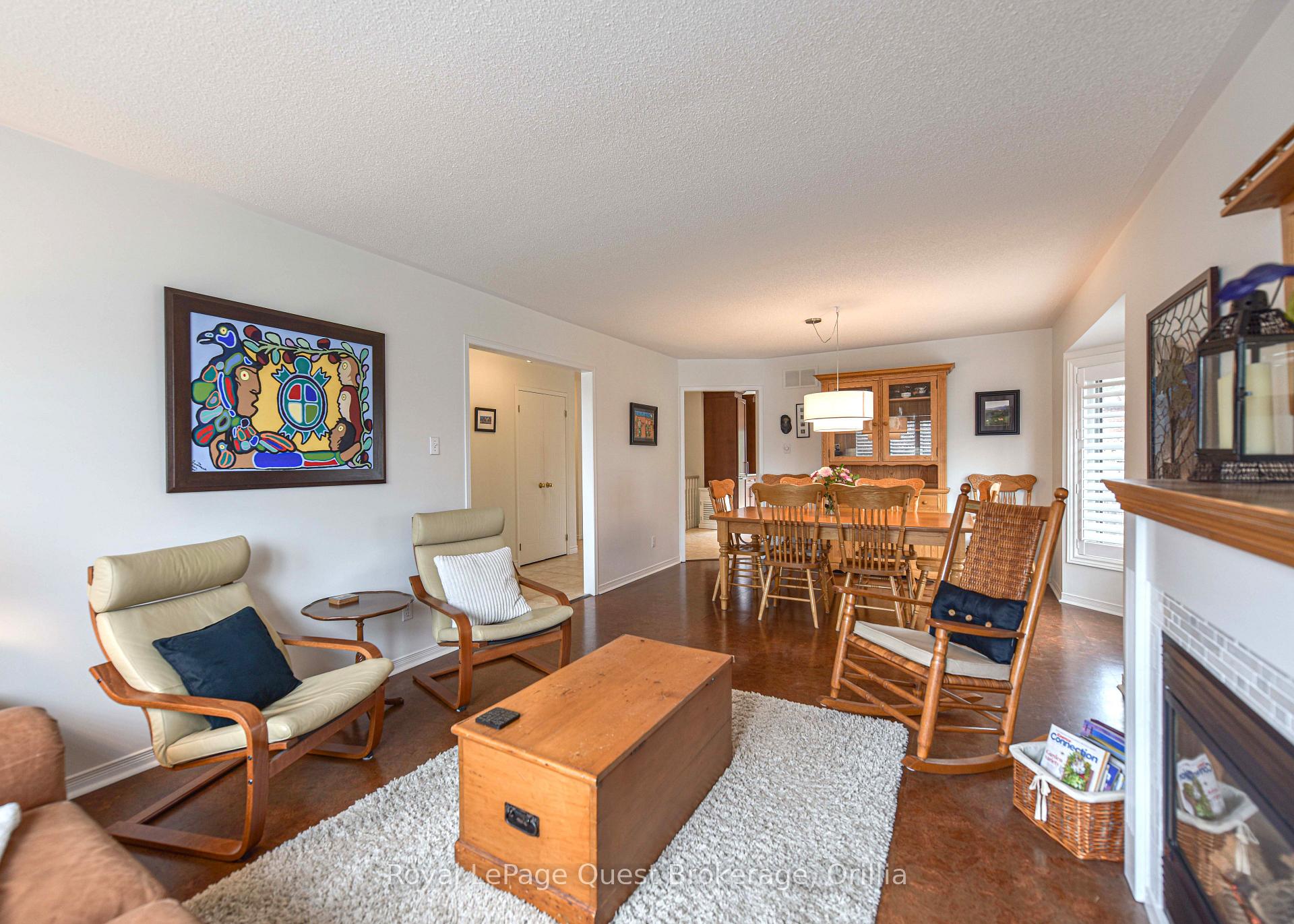 Photo 18 of 472 Ferndale Drive N, Barrie, Northwest — HOMEH