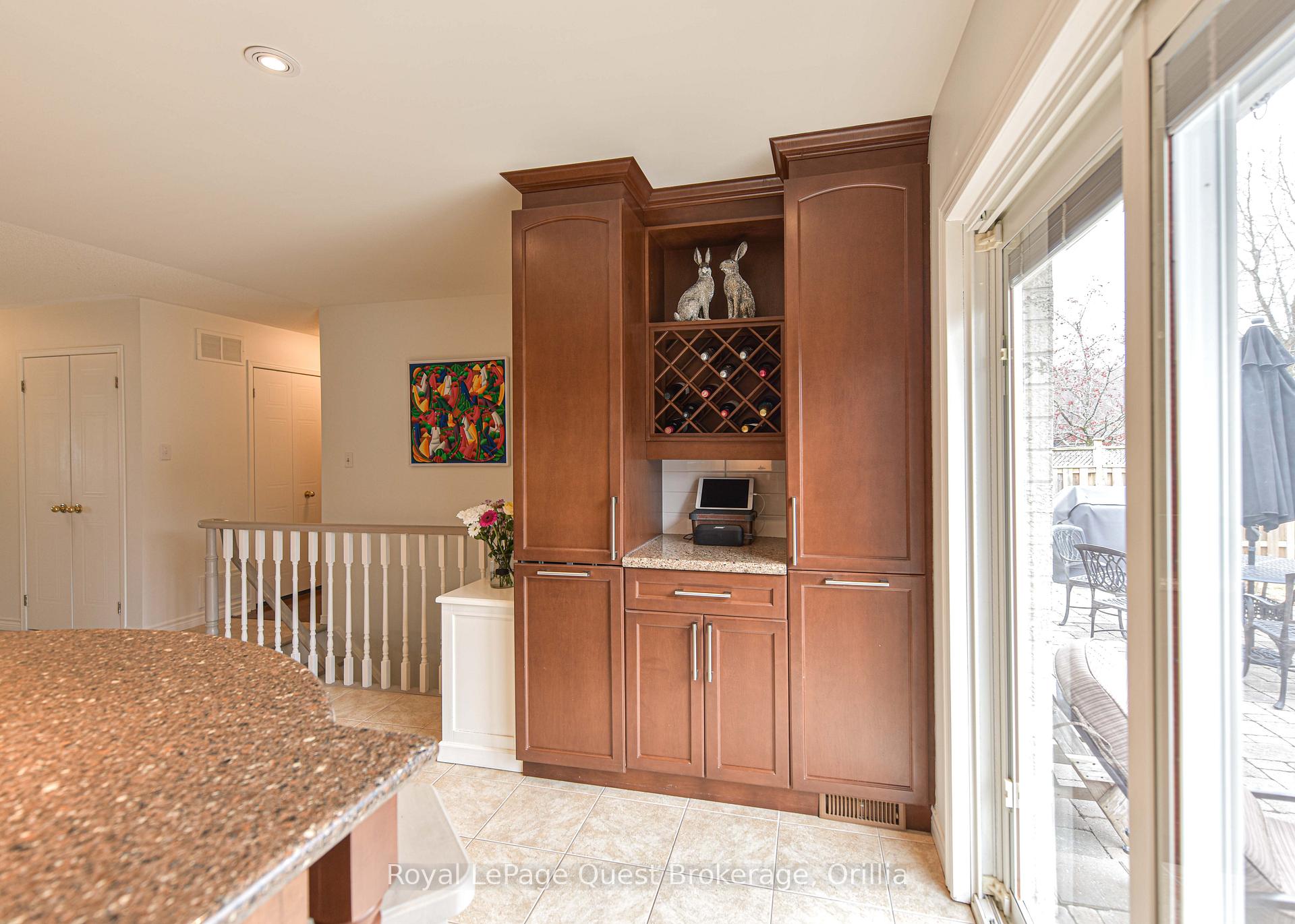 Photo 23 of 472 Ferndale Drive N, Barrie, Northwest — HOMEH