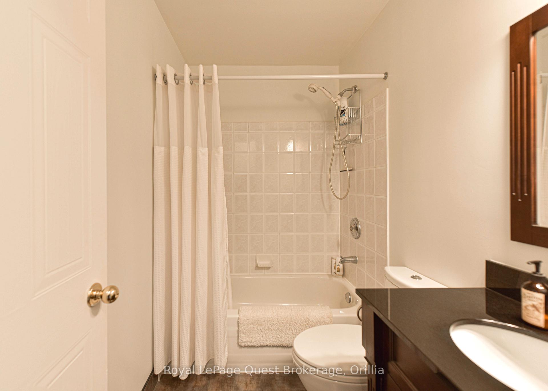Photo 26 of 472 Ferndale Drive N, Barrie, Northwest — HOMEH