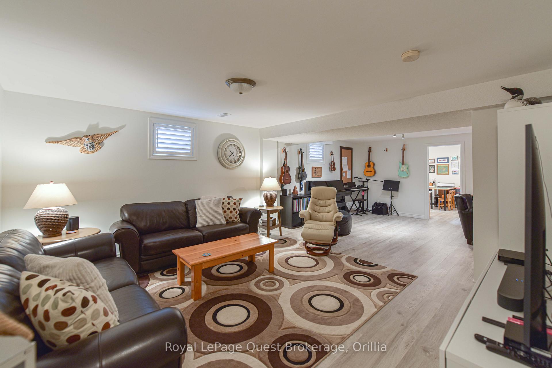 Photo 35 of 472 Ferndale Drive N, Barrie, Northwest — HOMEH
