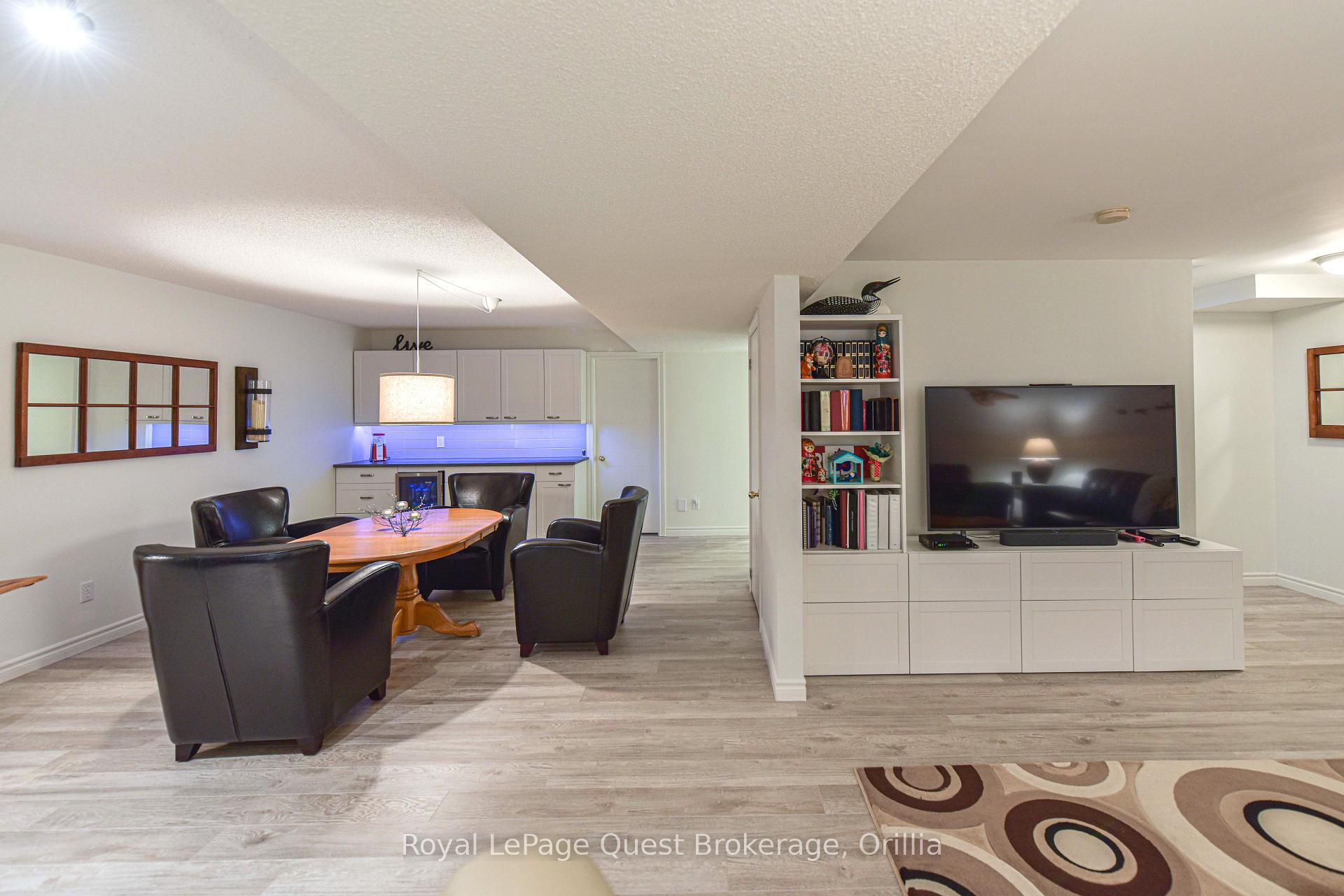 Photo 37 of 472 Ferndale Drive N, Barrie, Northwest — HOMEH