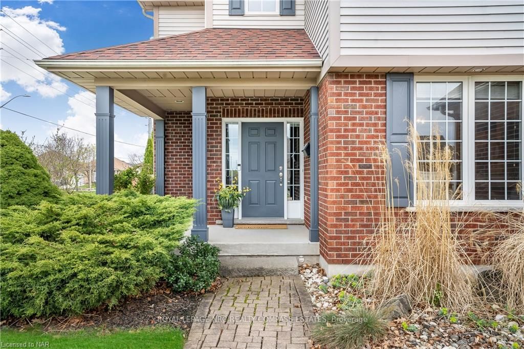 Photo 3 of 2 Briarwood Drive, St. Catharines, Rykert/Vansickle — HOMEH