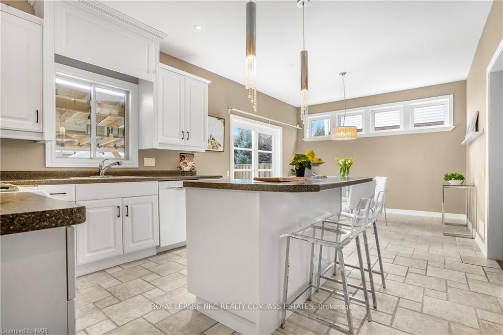 Photo 12 of 2 Briarwood Drive, St. Catharines, Rykert/Vansickle — HOMEH