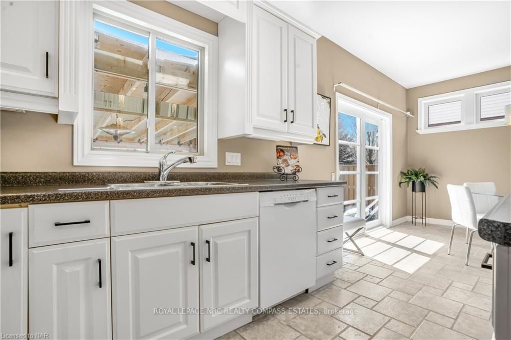 Photo 13 of 2 Briarwood Drive, St. Catharines, Rykert/Vansickle — HOMEH
