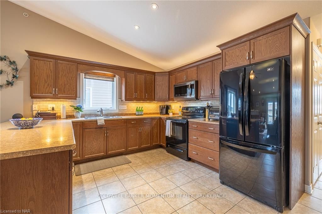 Photo 10 of 11 Corbin Street, St. Catharines, Oakdale — HOMEH