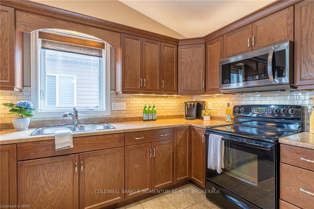 Photo 15 of 11 Corbin Street, St. Catharines, Oakdale — HOMEH