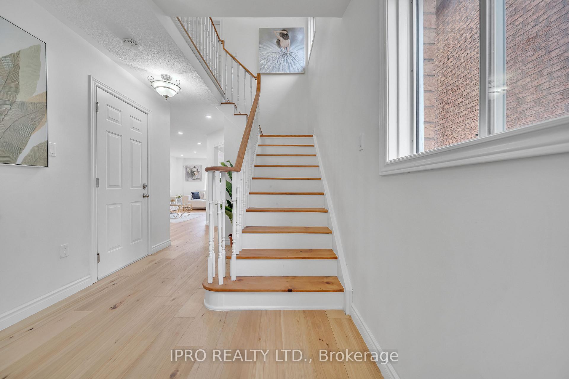 Photo 7 of 18 Tessler Crescent, Brampton, Brampton West — HOMEH