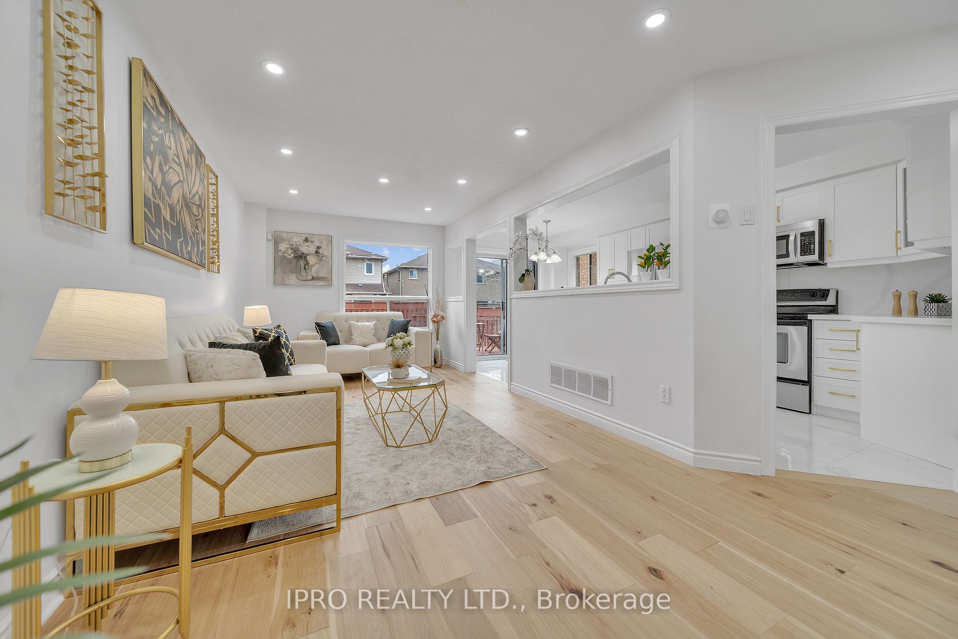 Photo 4 of 18 Tessler Crescent, Brampton, Brampton West — HOMEH