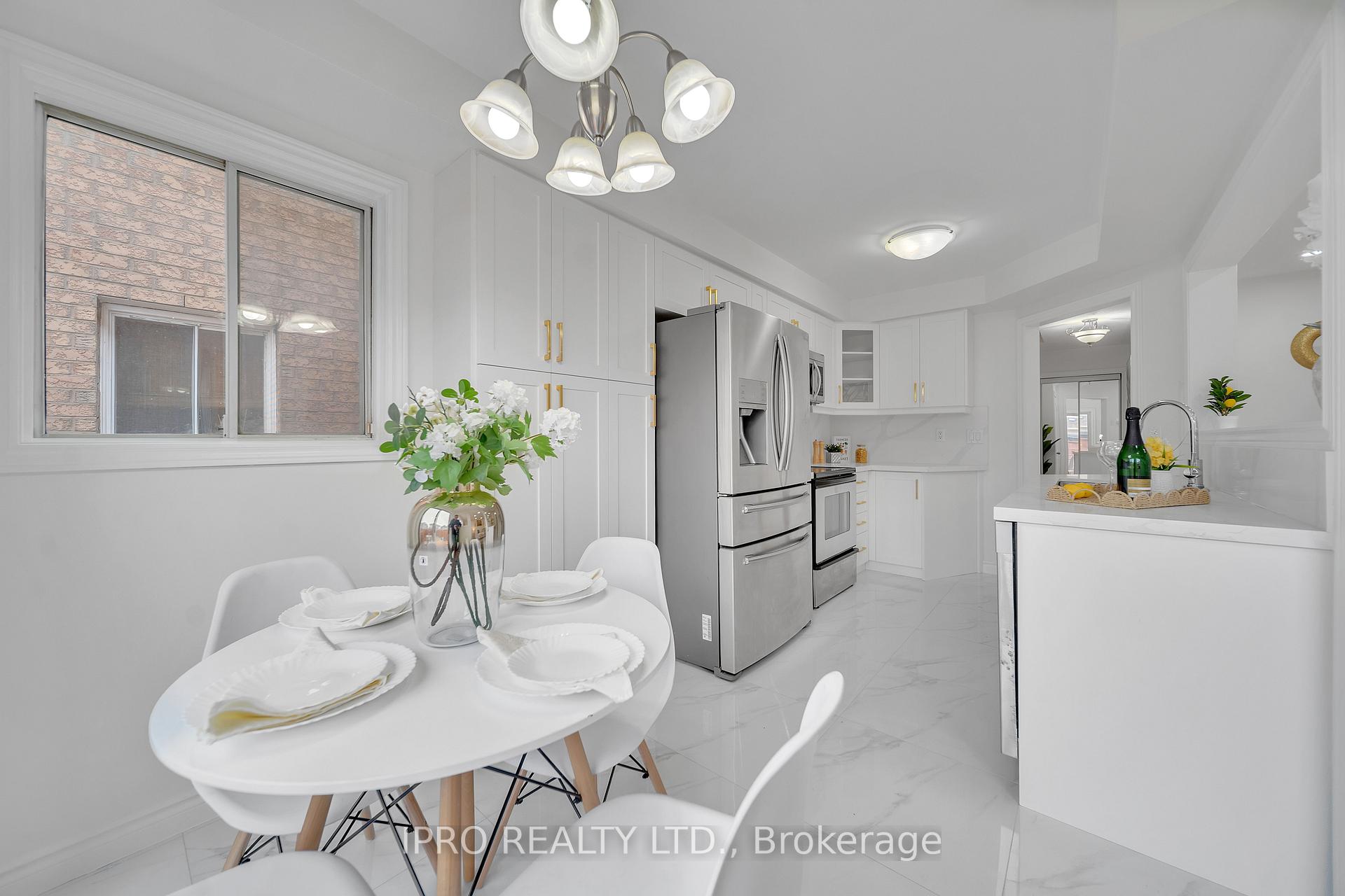 Photo 5 of 18 Tessler Crescent, Brampton, Brampton West — HOMEH