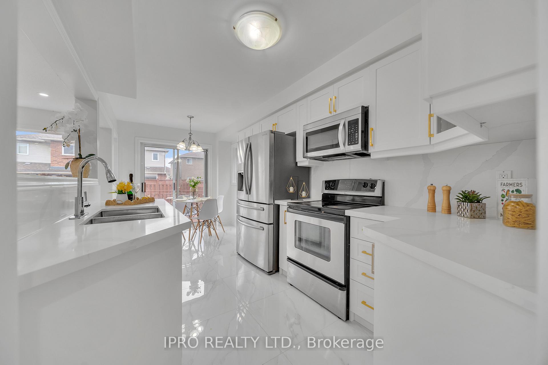 Photo 8 of 18 Tessler Crescent, Brampton, Brampton West — HOMEH