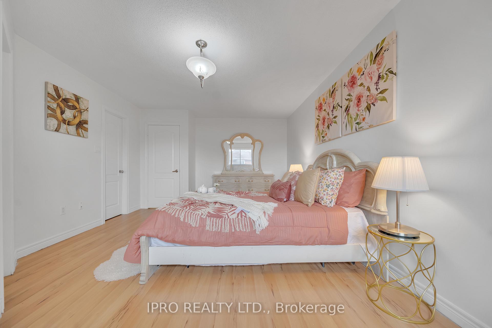 Photo 11 of 18 Tessler Crescent, Brampton, Brampton West — HOMEH