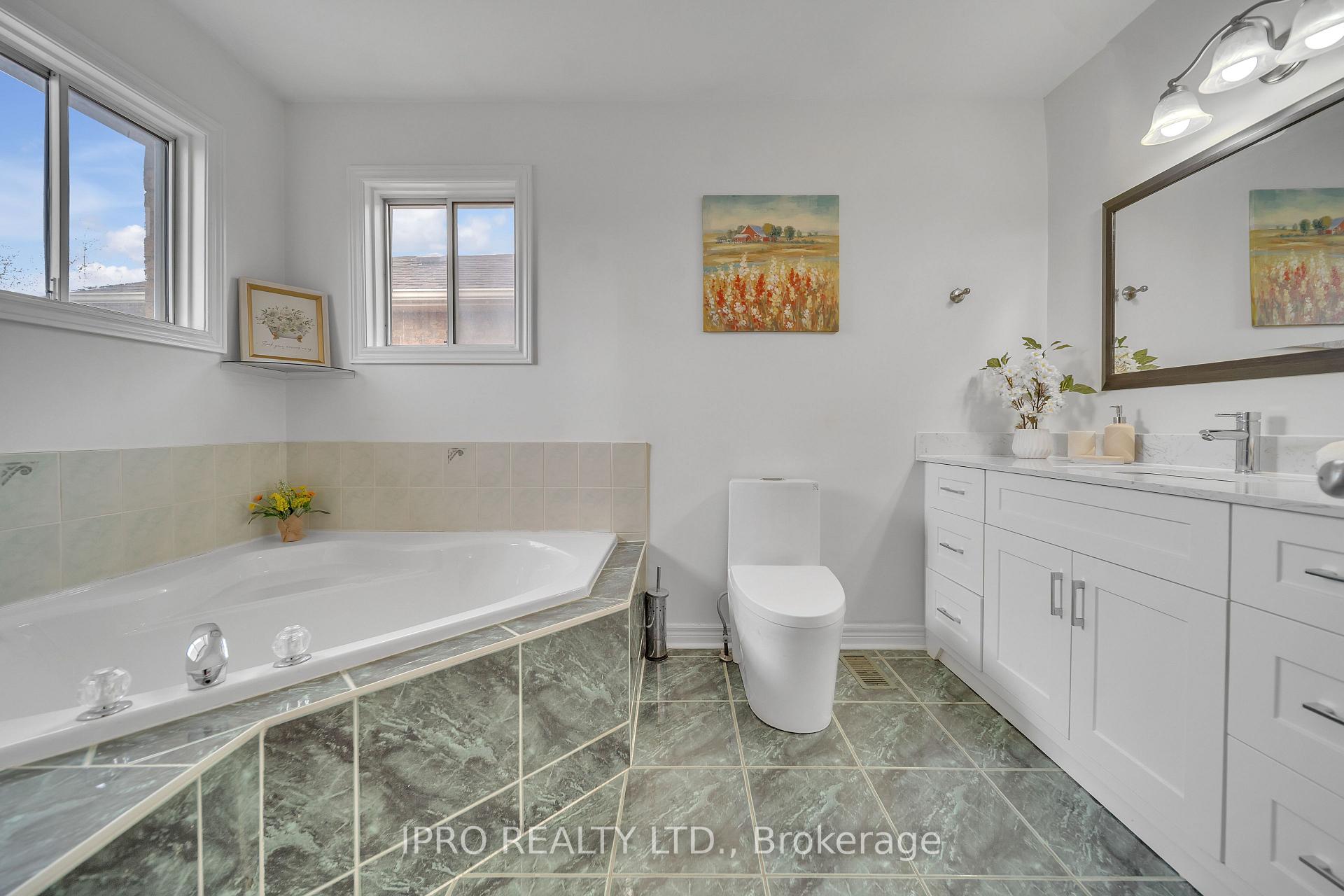 Photo 12 of 18 Tessler Crescent, Brampton, Brampton West — HOMEH