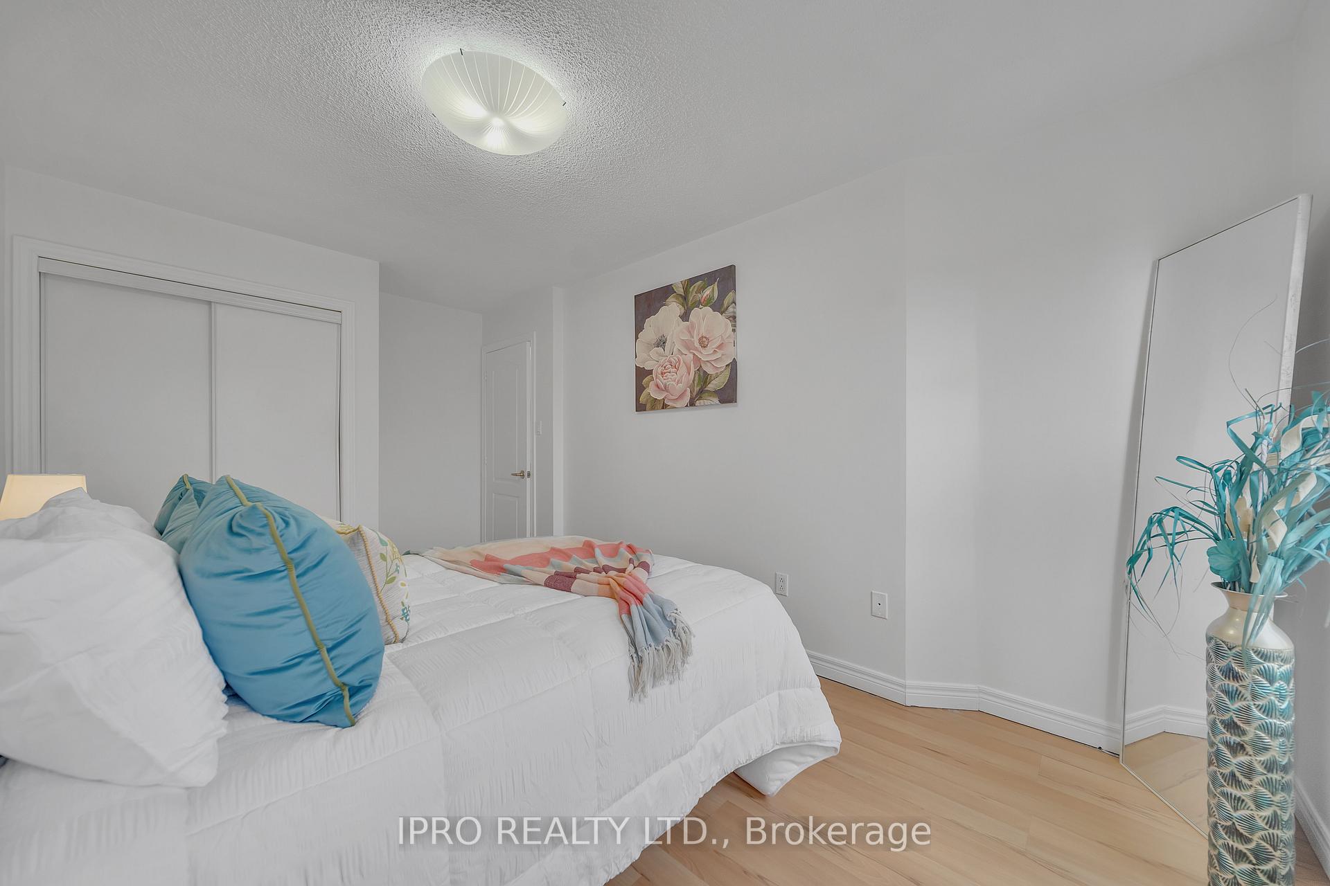 Photo 25 of 18 Tessler Crescent, Brampton, Brampton West — HOMEH