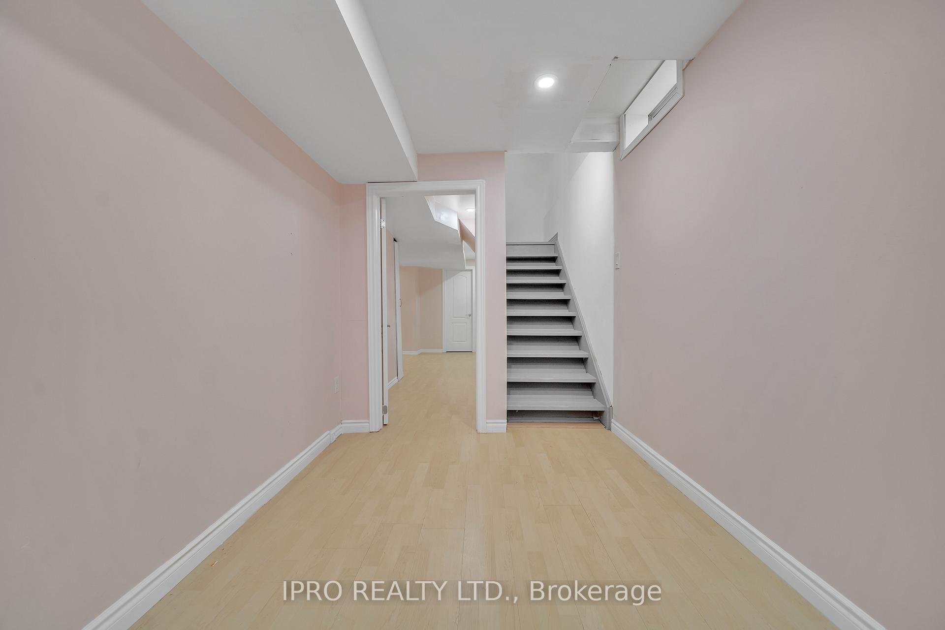Photo 37 of 18 Tessler Crescent, Brampton, Brampton West — HOMEH