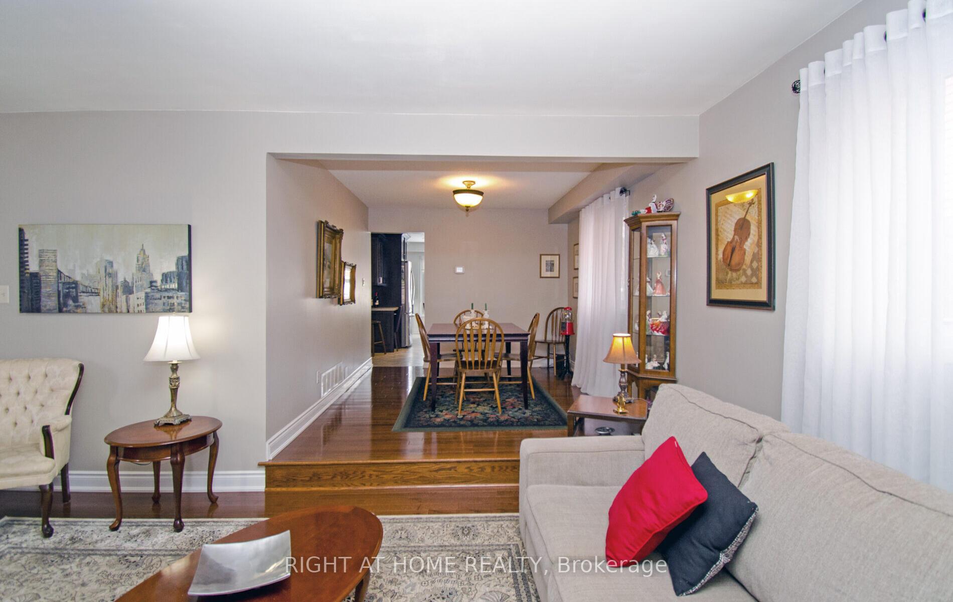 Photo 4 of 54 Ferguson Place, Brampton, Fletcher's West — HOMEH