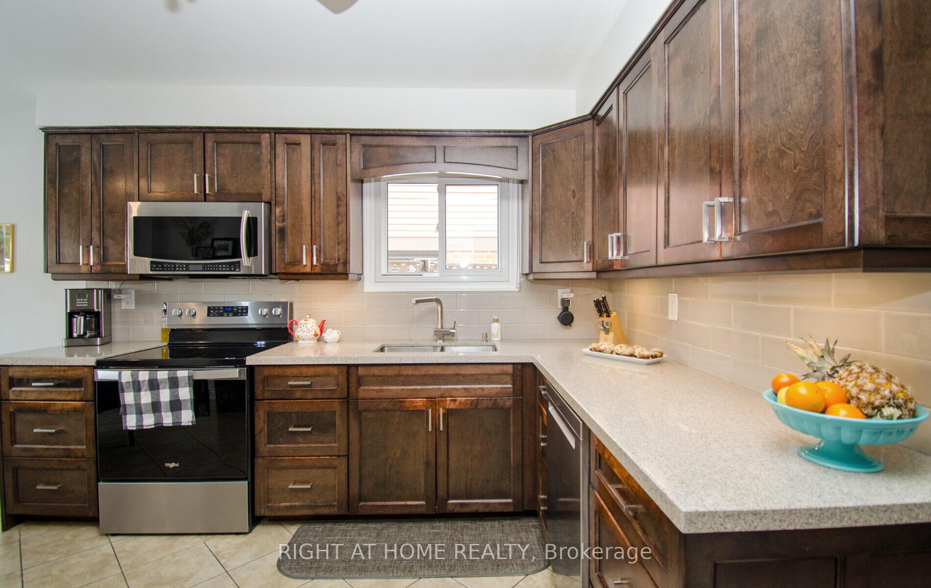 Photo 40 of 54 Ferguson Place, Brampton, Fletcher's West — HOMEH