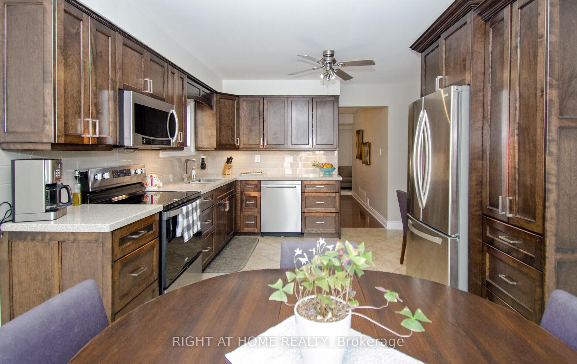 Photo 35 of 54 Ferguson Place, Brampton, Fletcher's West — HOMEH