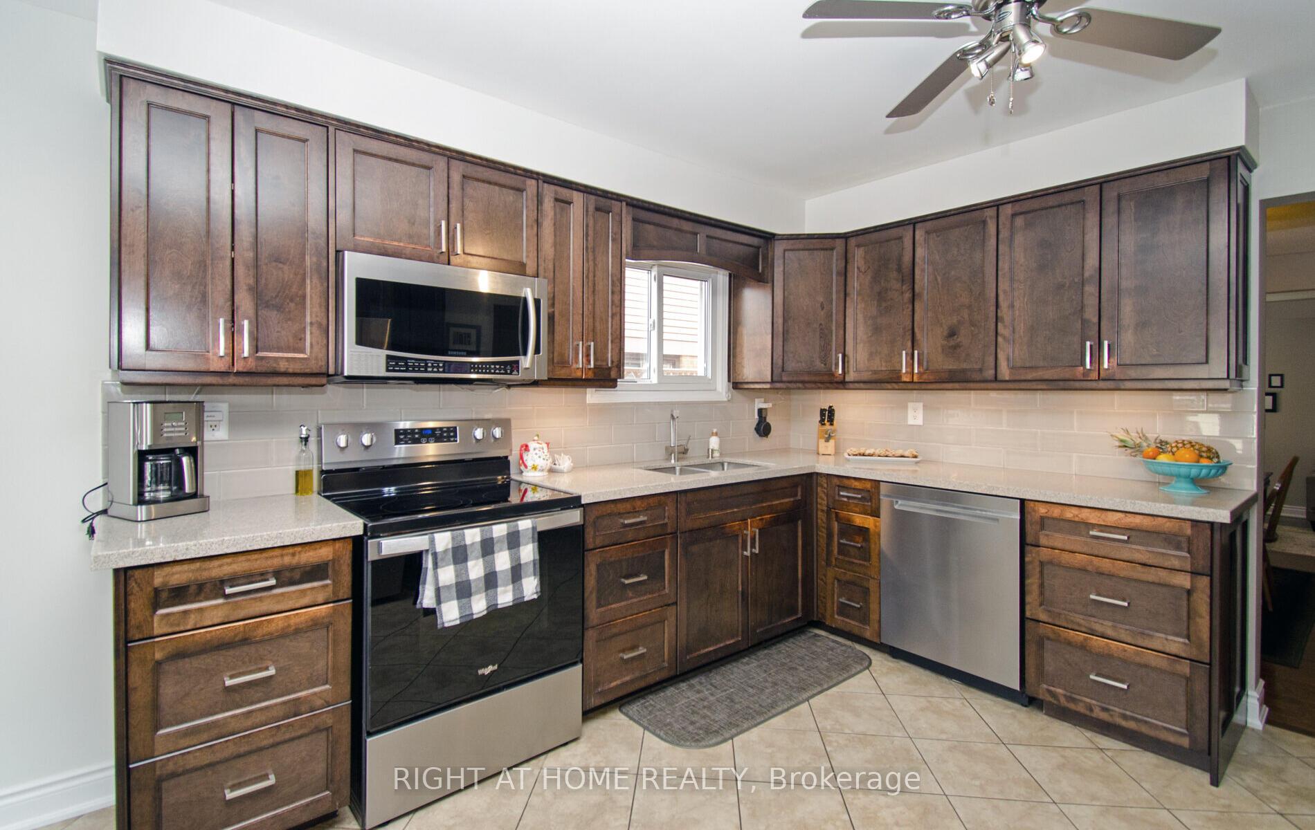 Photo 7 of 54 Ferguson Place, Brampton, Fletcher's West — HOMEH