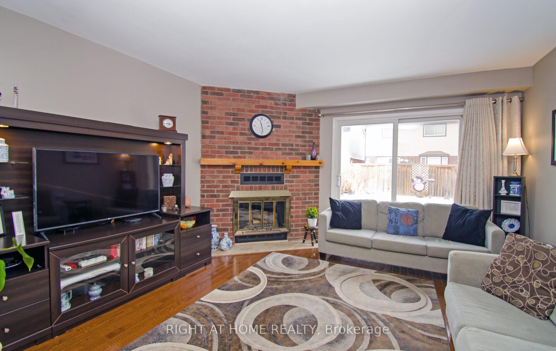 Photo 5 of 54 Ferguson Place, Brampton, Fletcher's West — HOMEH