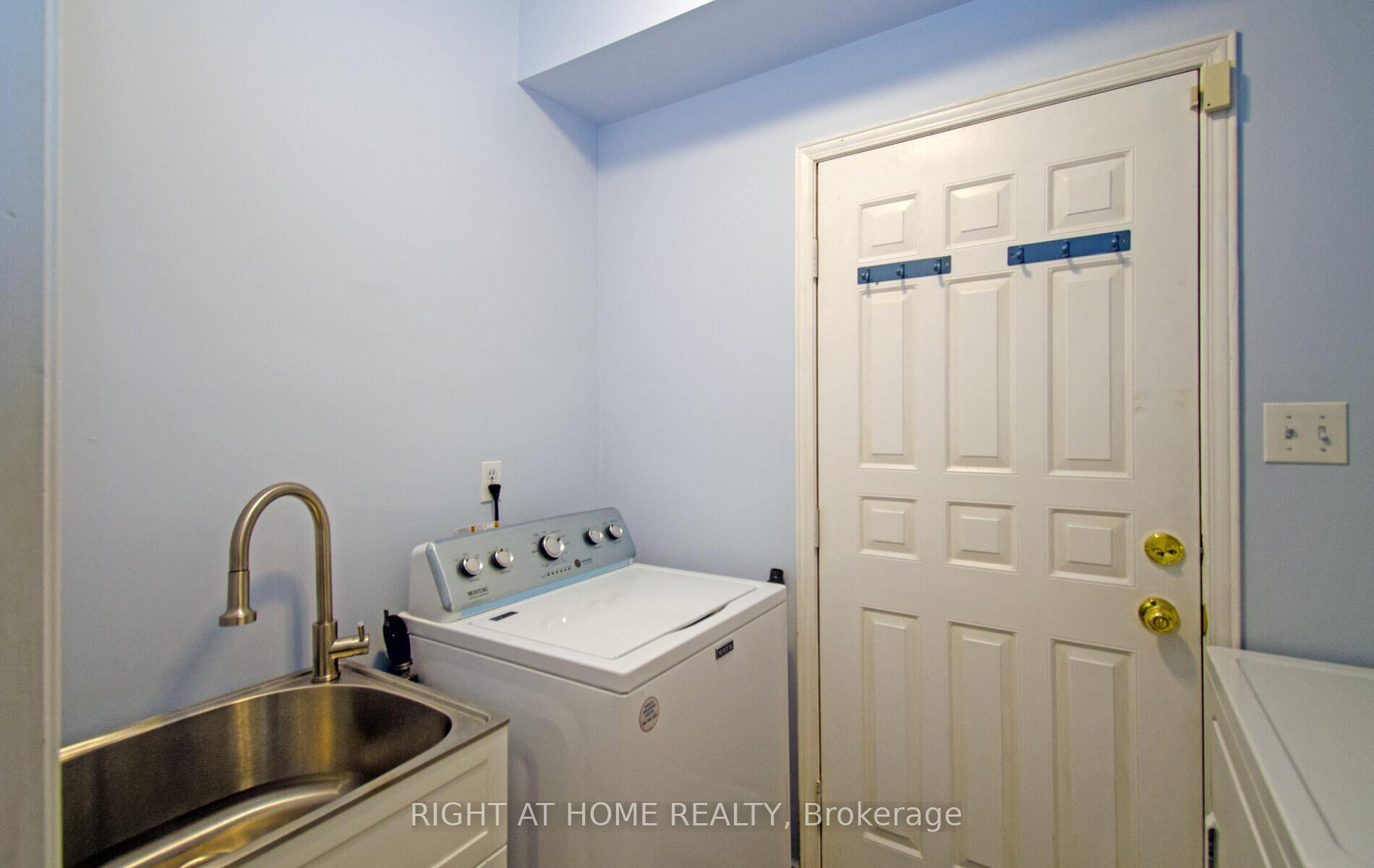 Photo 20 of 54 Ferguson Place, Brampton, Fletcher's West — HOMEH