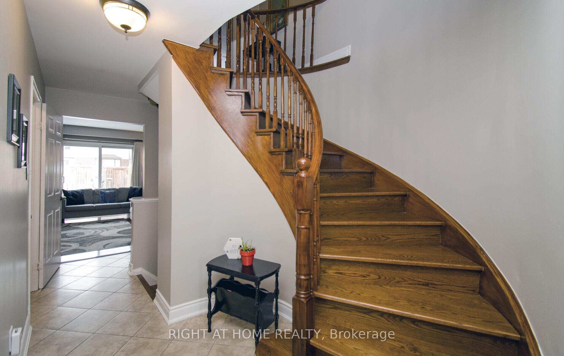 Photo 8 of 54 Ferguson Place, Brampton, Fletcher's West — HOMEH