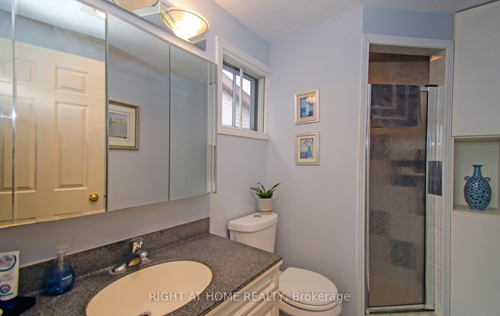 Photo 12 of 54 Ferguson Place, Brampton, Fletcher's West — HOMEH