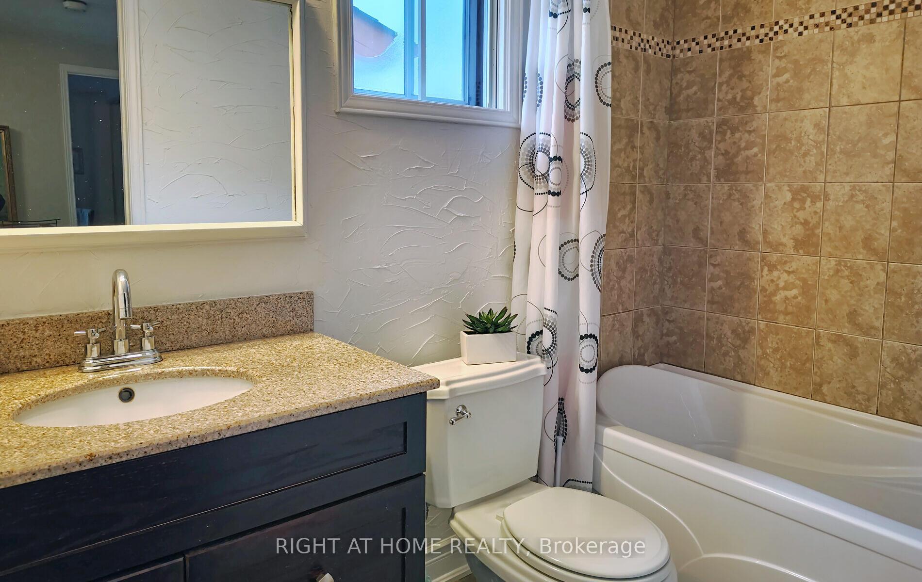 Photo 38 of 54 Ferguson Place, Brampton, Fletcher's West — HOMEH