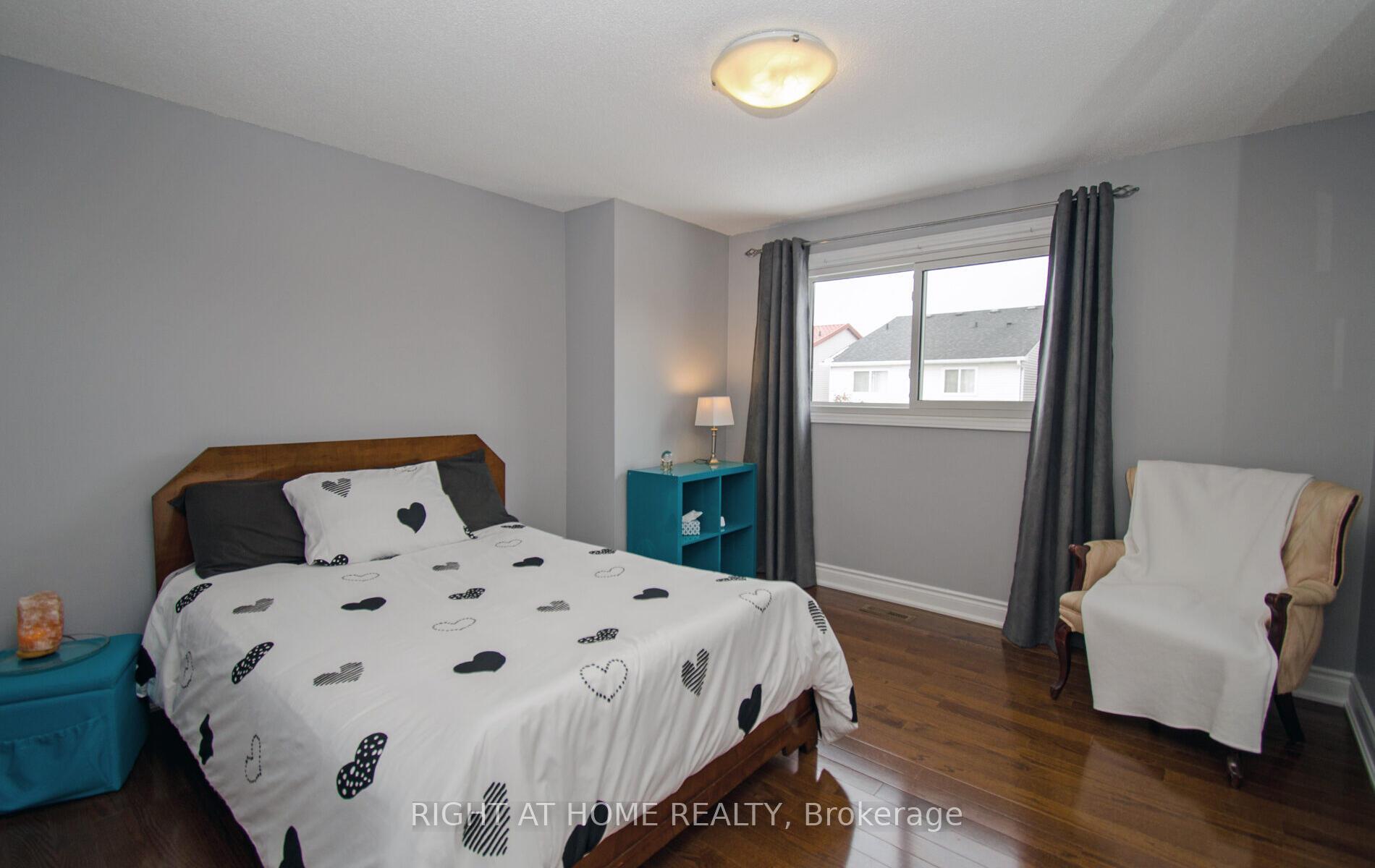 Photo 10 of 54 Ferguson Place, Brampton, Fletcher's West — HOMEH