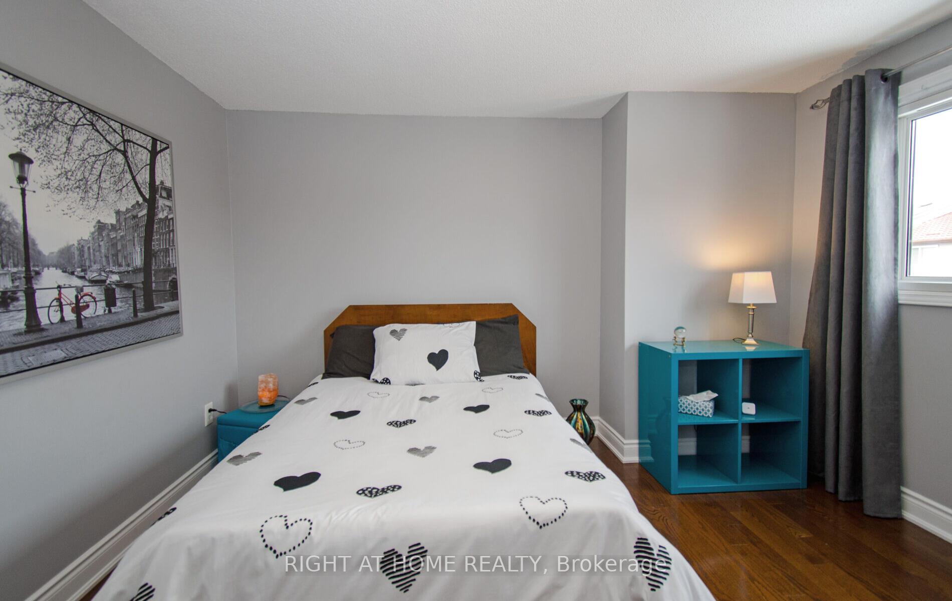Photo 11 of 54 Ferguson Place, Brampton, Fletcher's West — HOMEH