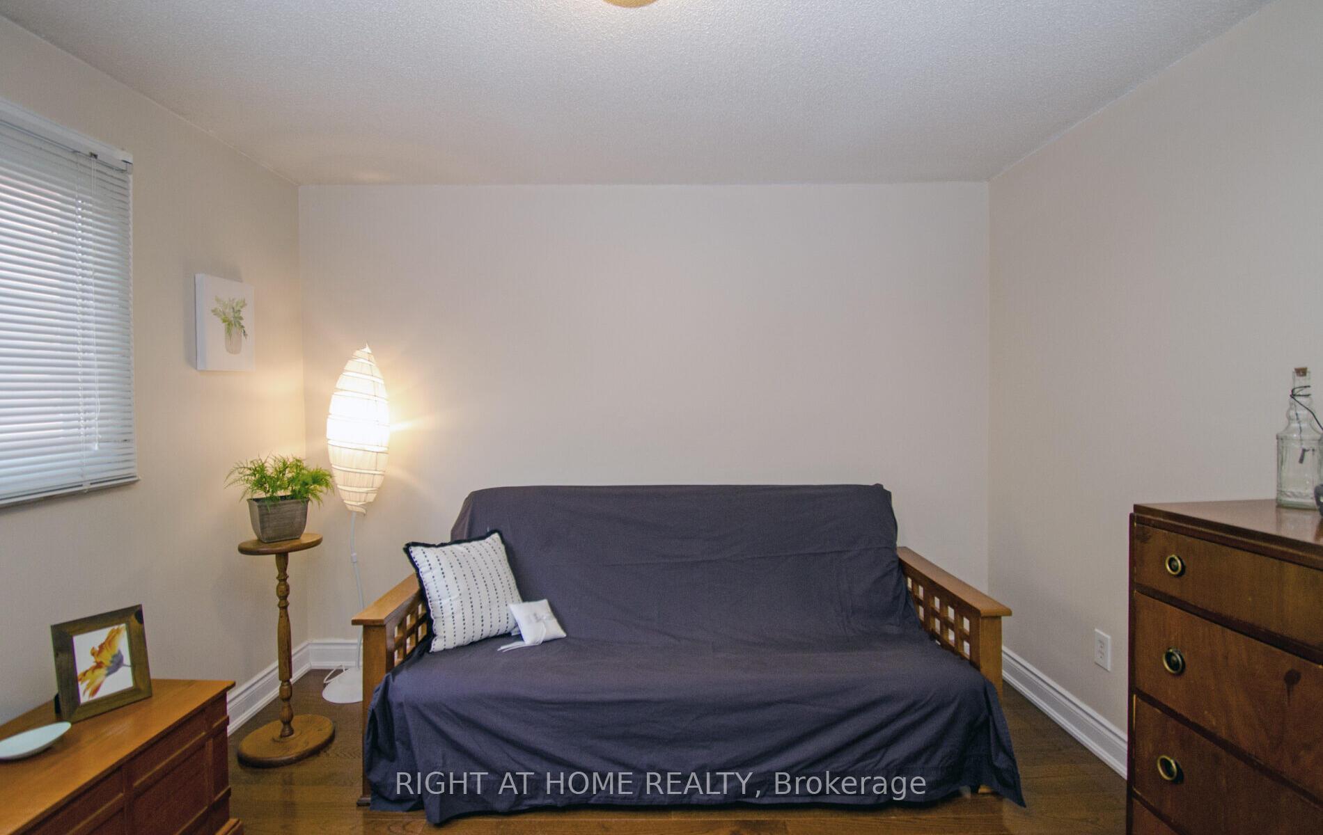 Photo 18 of 54 Ferguson Place, Brampton, Fletcher's West — HOMEH