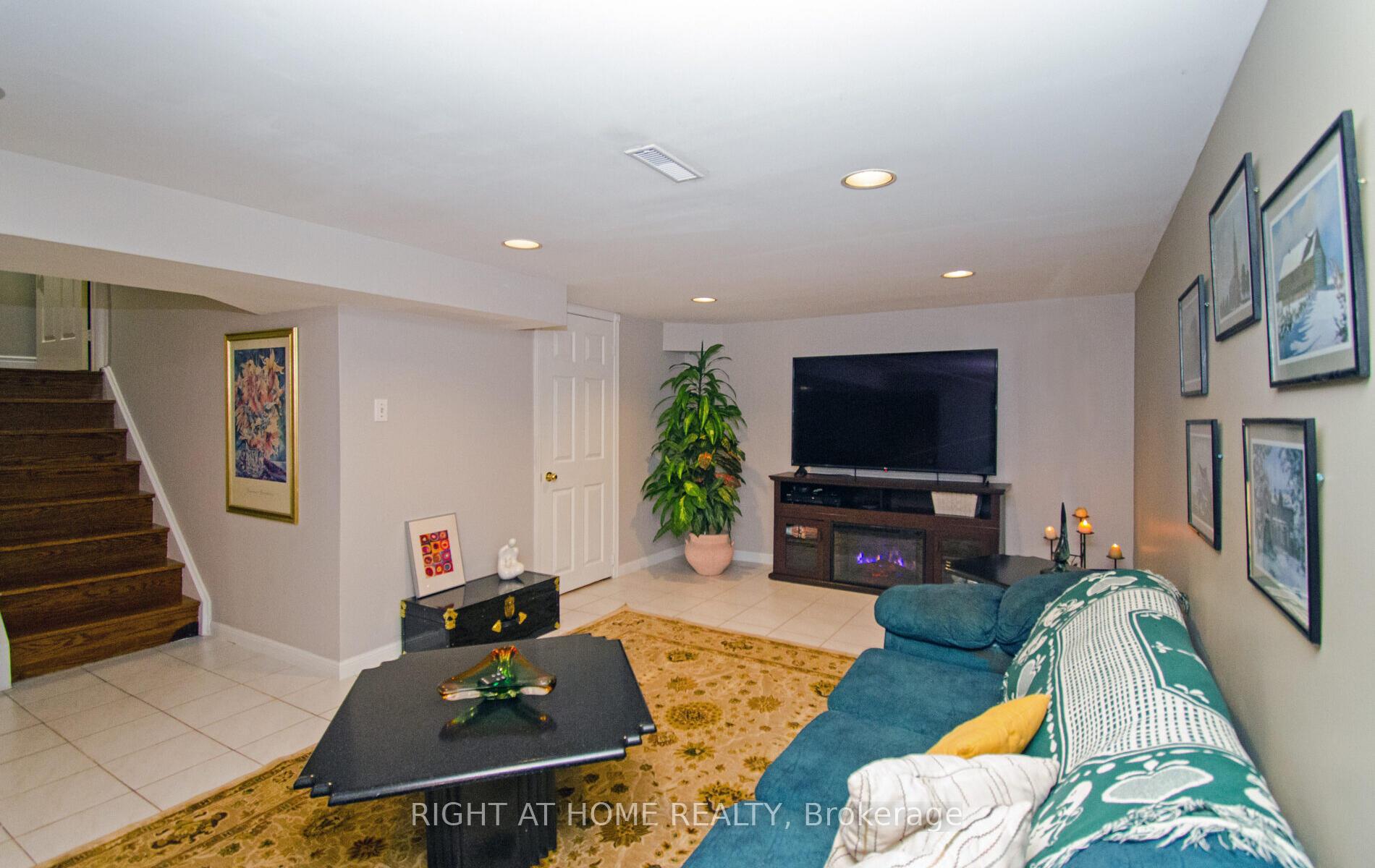 Photo 21 of 54 Ferguson Place, Brampton, Fletcher's West — HOMEH