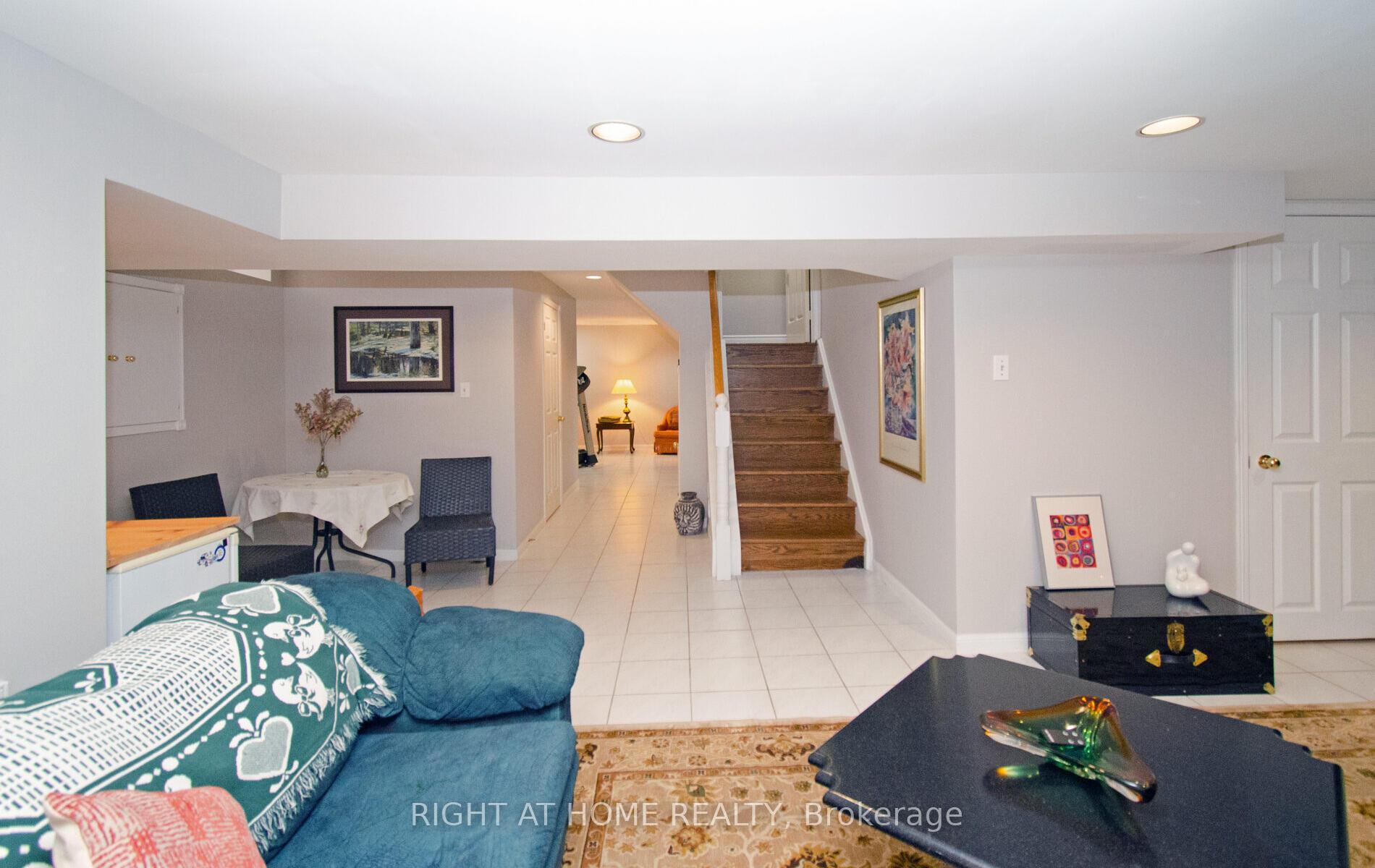Photo 25 of 54 Ferguson Place, Brampton, Fletcher's West — HOMEH