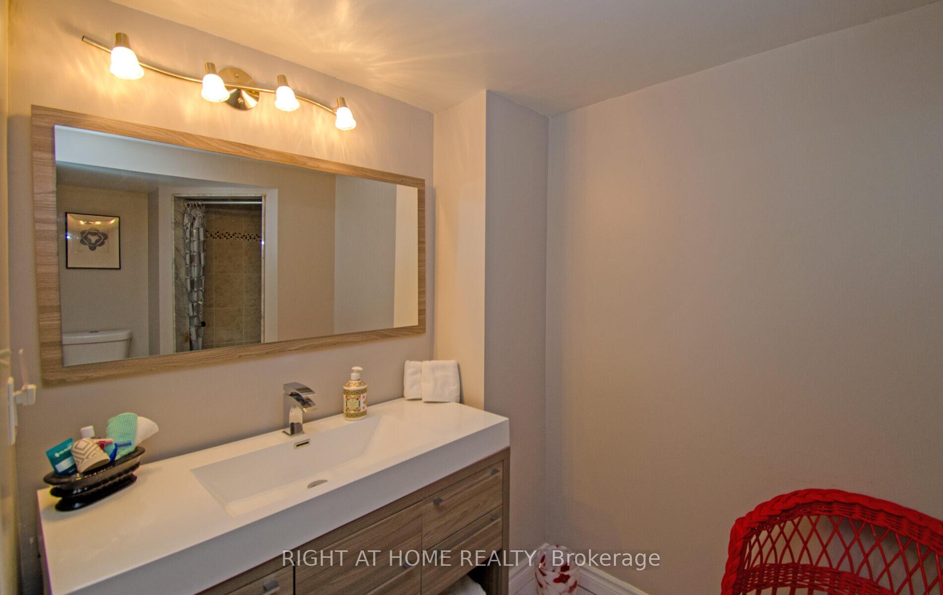 Photo 32 of 54 Ferguson Place, Brampton, Fletcher's West — HOMEH