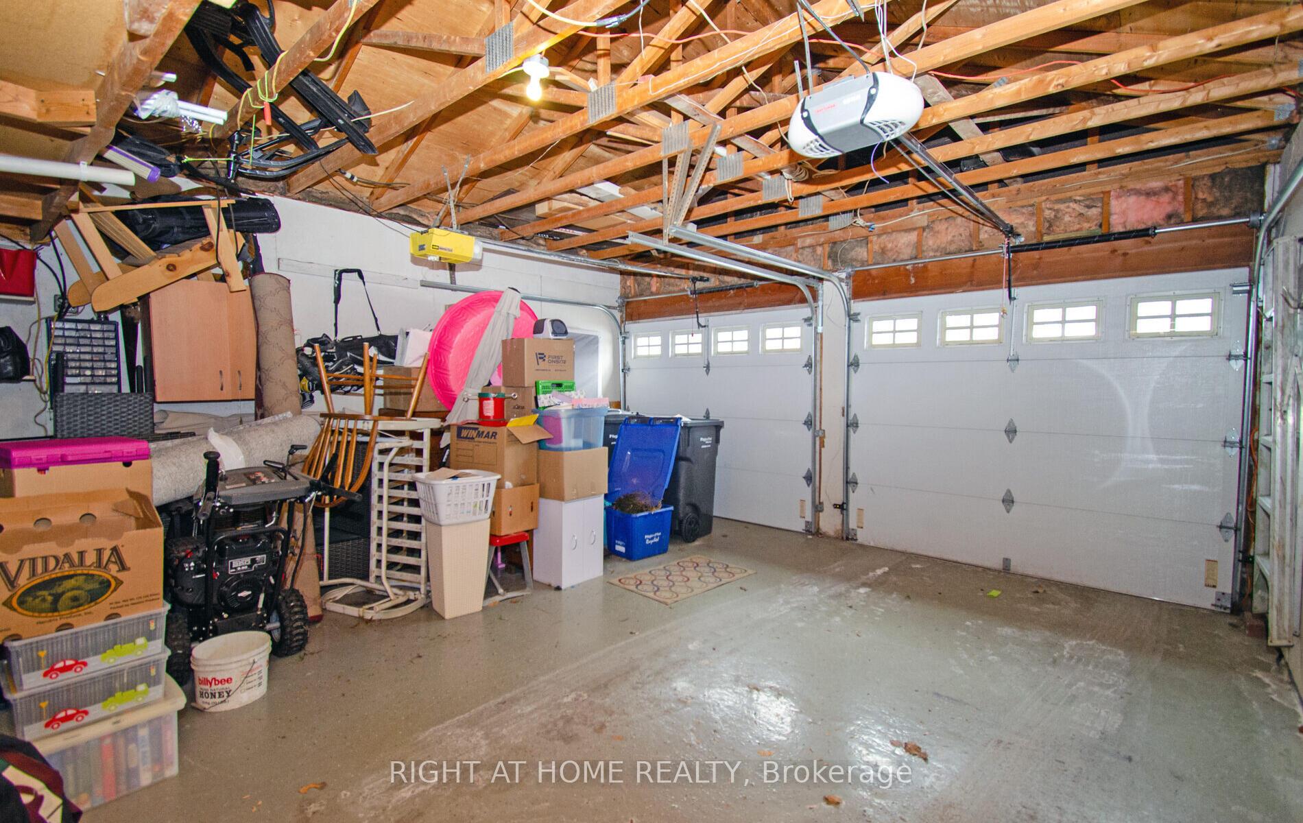 Photo 34 of 54 Ferguson Place, Brampton, Fletcher's West — HOMEH