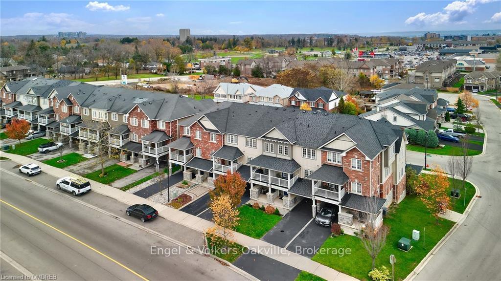 Photo 2 of 45 Nisbet Boulevard, Hamilton, Waterdown — HOMEH