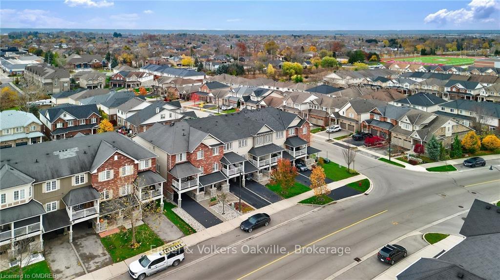 Photo 3 of 45 Nisbet Boulevard, Hamilton, Waterdown — HOMEH