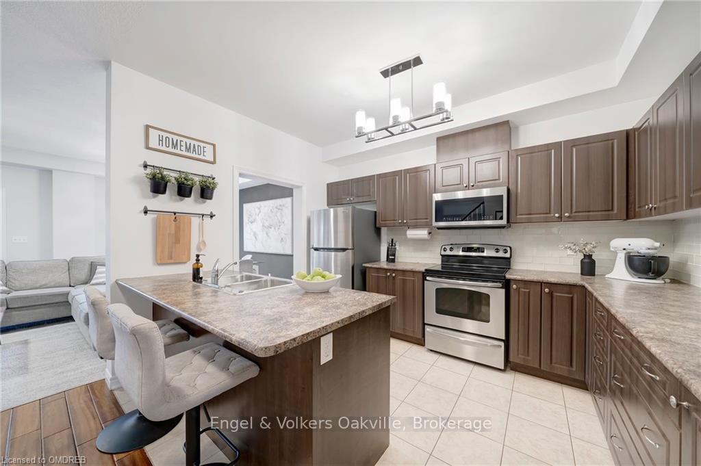 Photo 8 of 45 Nisbet Boulevard, Hamilton, Waterdown — HOMEH