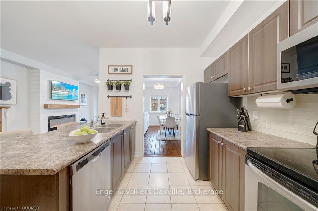 Photo 10 of 45 Nisbet Boulevard, Hamilton, Waterdown — HOMEH
