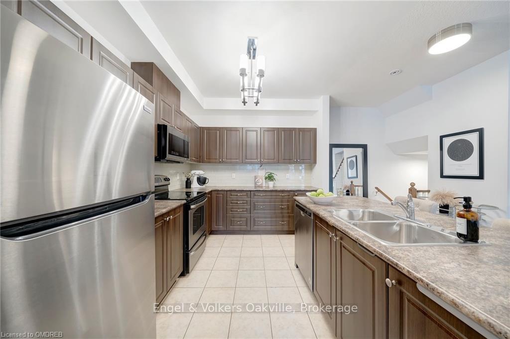 Photo 11 of 45 Nisbet Boulevard, Hamilton, Waterdown — HOMEH