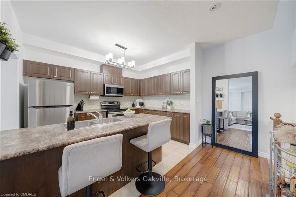 Photo 12 of 45 Nisbet Boulevard, Hamilton, Waterdown — HOMEH