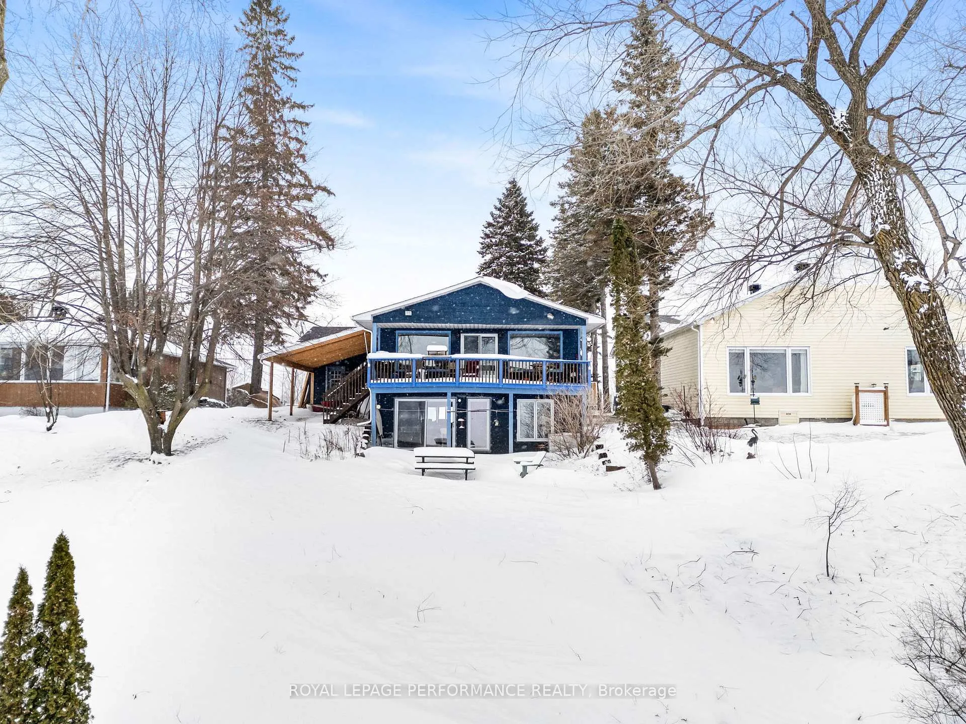 Front of 922 Lalonde Road